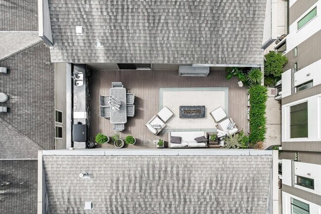 Building Photo - 1608 W Webster St