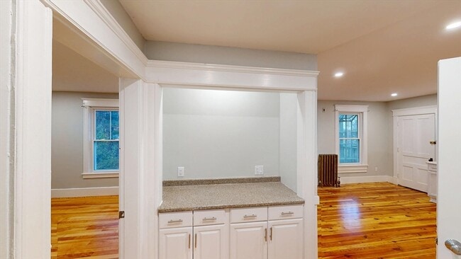 Building Photo - 168 Oak St