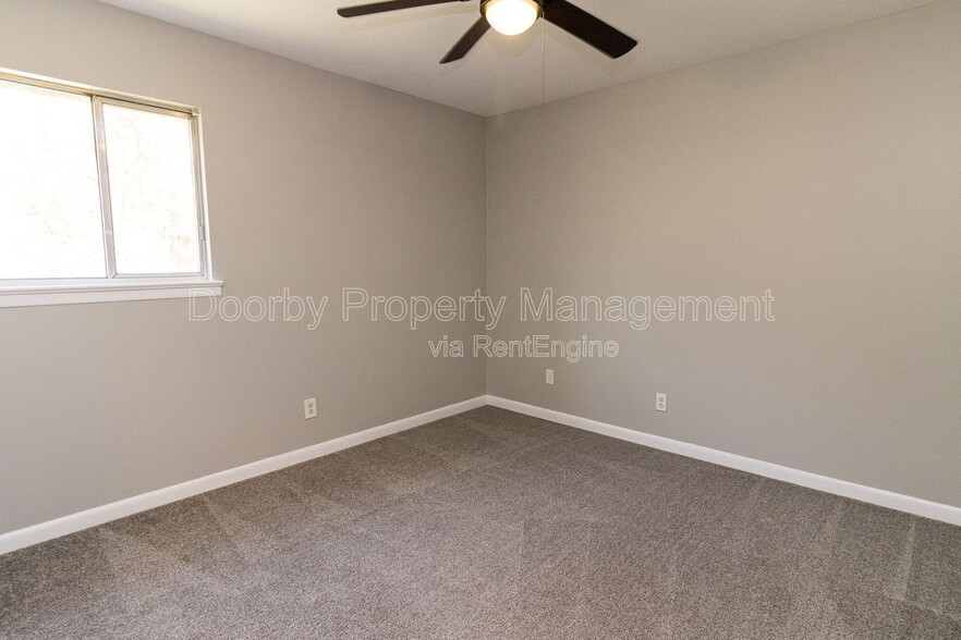 Building Photo - 903 Forest Dale Ln