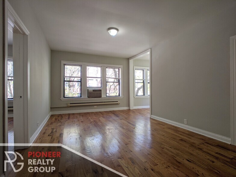 Building Photo - 3732 N Pine Grove Ave