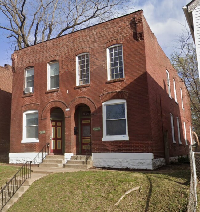 Primary Photo - 2 bed/1 Bath Apartment