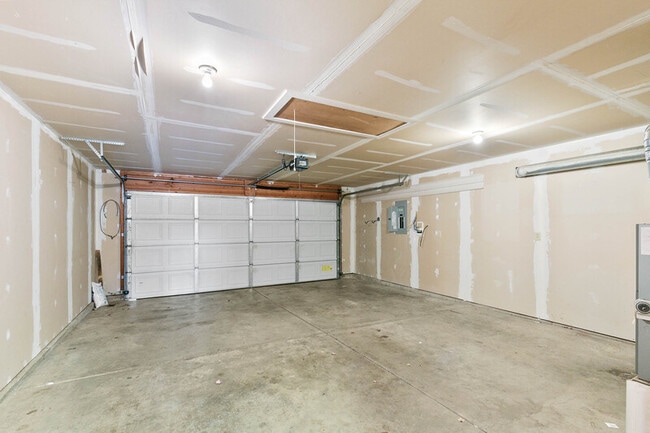 Building Photo - 1920 N Cavalier Rd