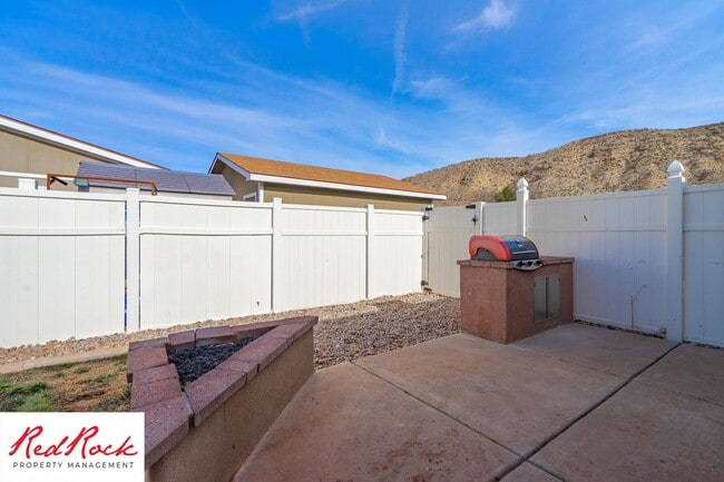 Building Photo - Inviting 3-Bedroom Home with Garage and Private Backyard