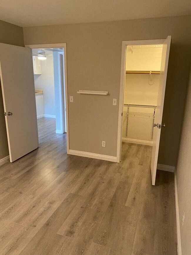 Building Photo - AMERICANA Property Mgmt - 1 bed Condo in Gated Community near The Strip