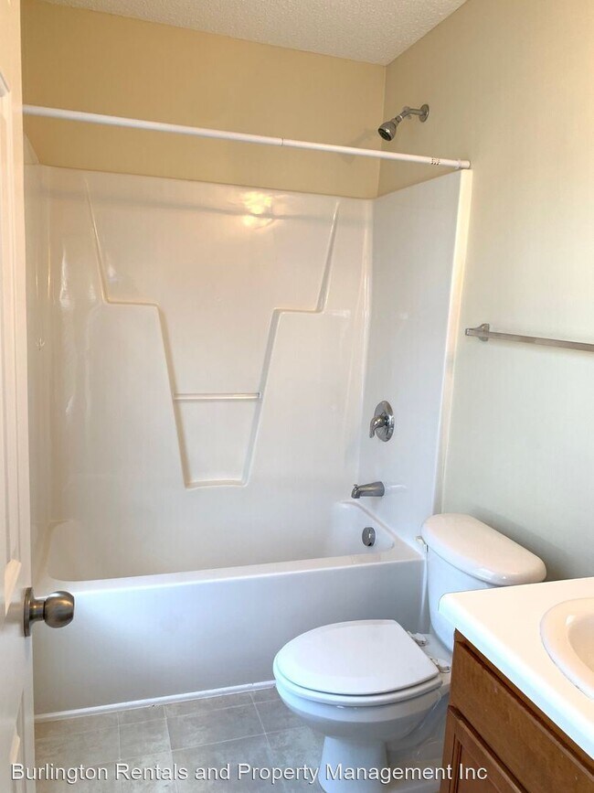 Building Photo - 2 br, 2.5 bath House - 646 Cairn Circle