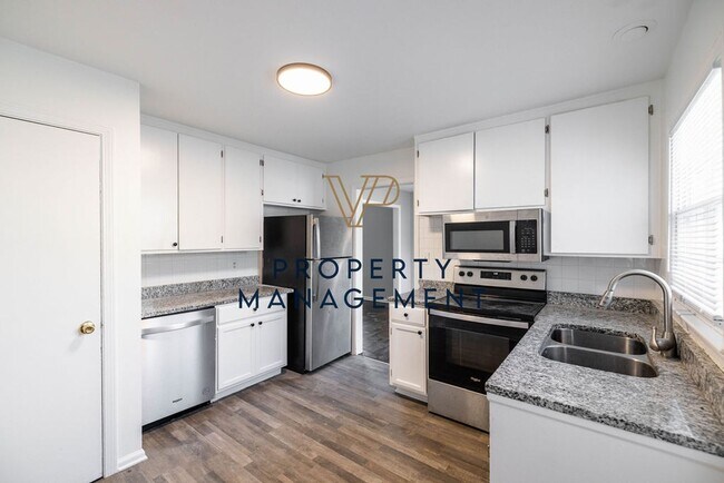 Building Photo - 6643-6645 Floyd St