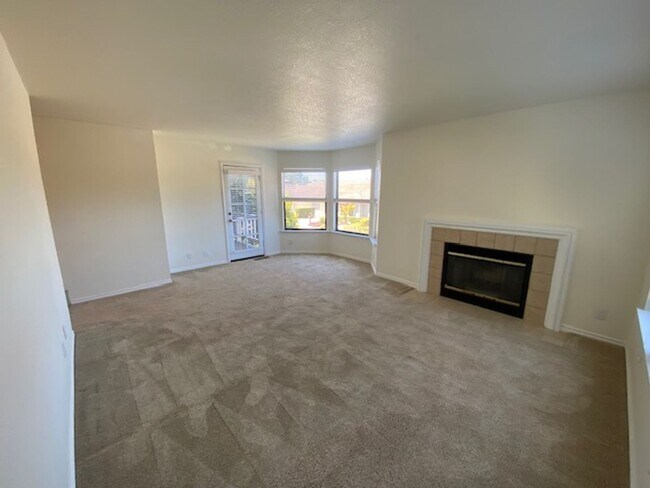 Building Photo - Glen Heights Condo