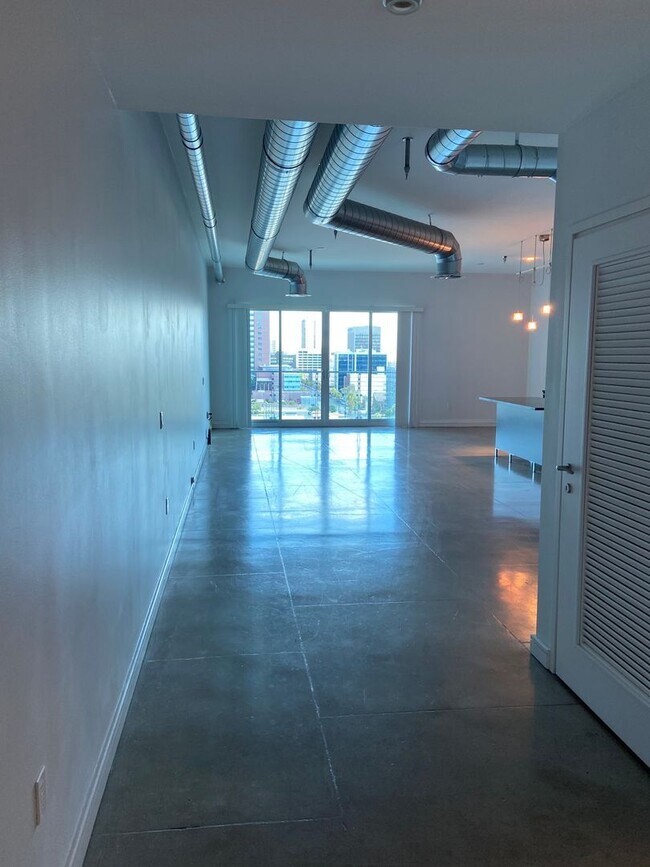 Building Photo - Downtown loft-living at its best - unfurnished loft