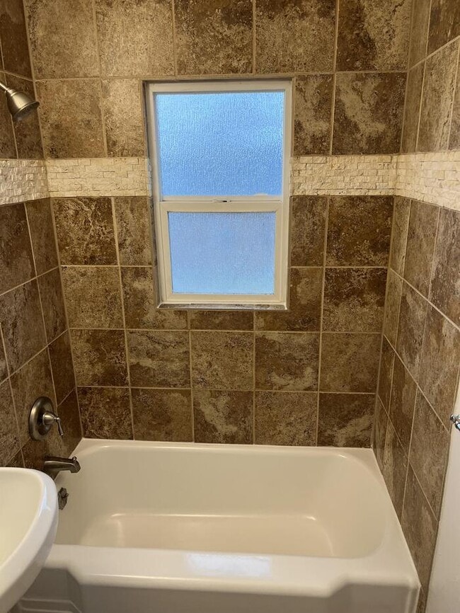 Building Photo - 100 S Kendall St