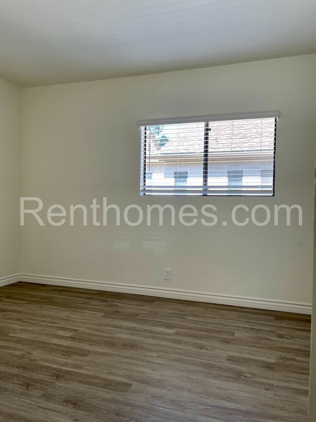 Building Photo - 2718 Ariane Dr