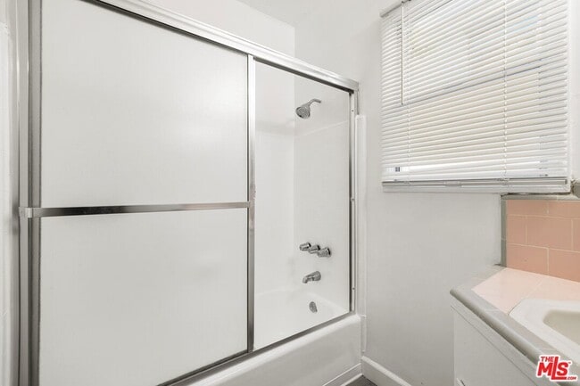 Building Photo - 5324 Vantage Ave