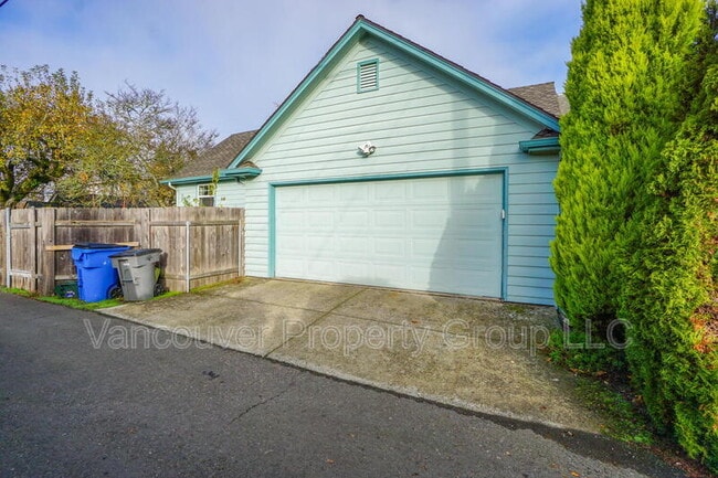 Building Photo - 309 W 37th St