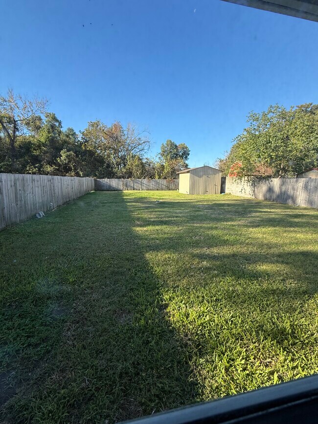 Building Photo - 7718 Reindeer St