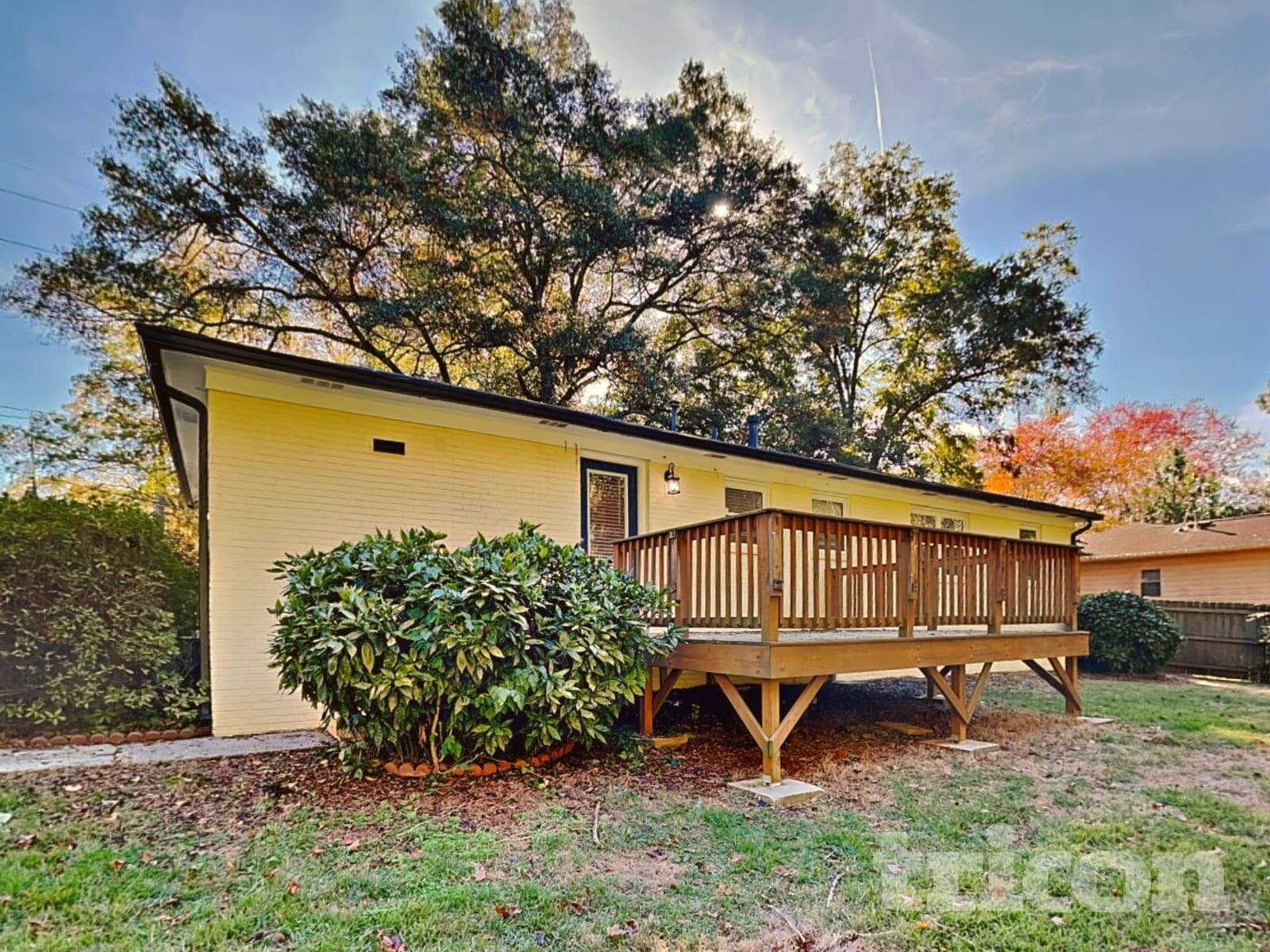 Building Photo - 2001 E Lake Dr