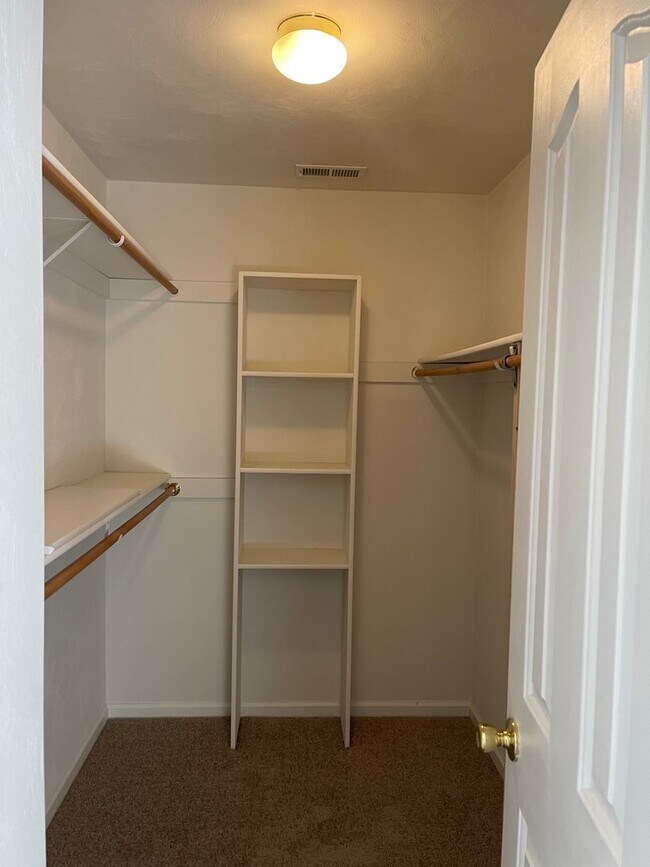 Building Photo - Lovely Lakefront Home in Virginia Beach