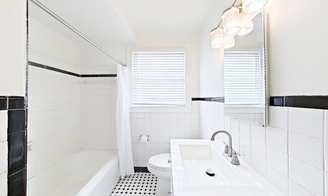 Building Photo - Pristine Neptune Beach Efficiency Unit Remodel: 2 Blocks to the Sand and Walkable to Everything!