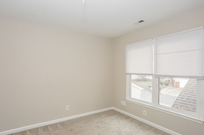 Building Photo - Charlotte -  3 bedroom 2.5 bath Townhome - Davis Lake Community