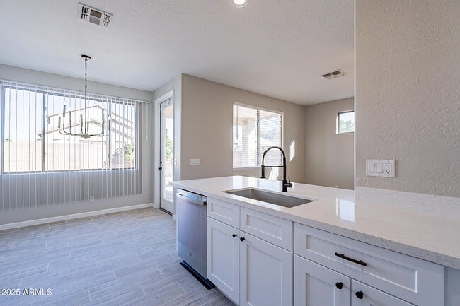 Building Photo - 12614 W Earll Dr