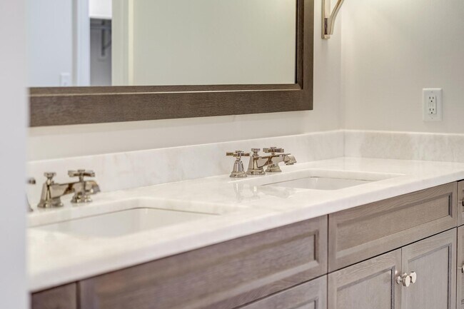 Building Photo - 6900 Fleetwood Rd