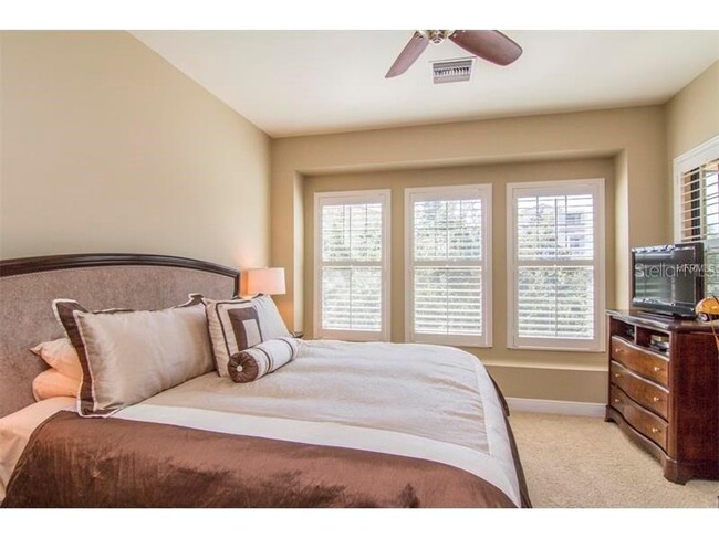 Building Photo - 4886 Yacht Club Dr