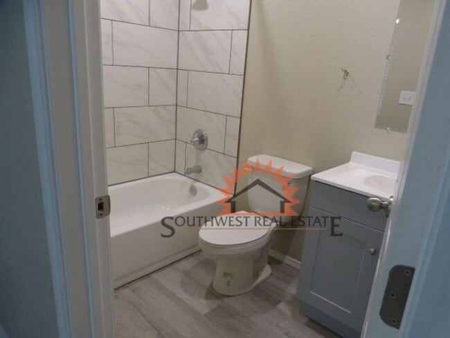 Building Photo - Modern 2 bedroom 2 bath apartment