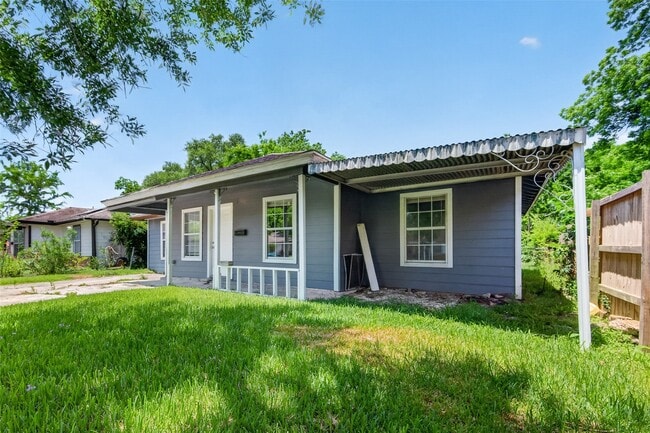 Building Photo - 3031 Groton Dr