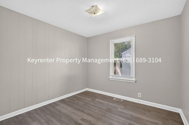 Building Photo - Charming Rehabbed 2-Bedroom Home