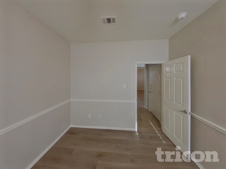 Building Photo - 14121 S Pass Rd