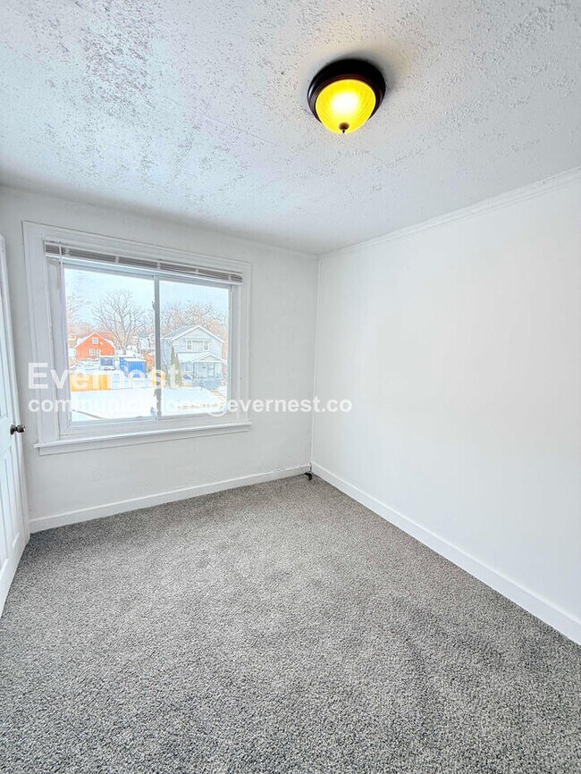 Building Photo - 14393 Strathmoor St