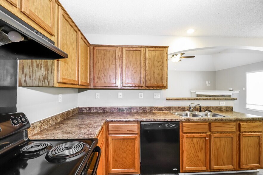 Building Photo - 1481 Lawson Dr