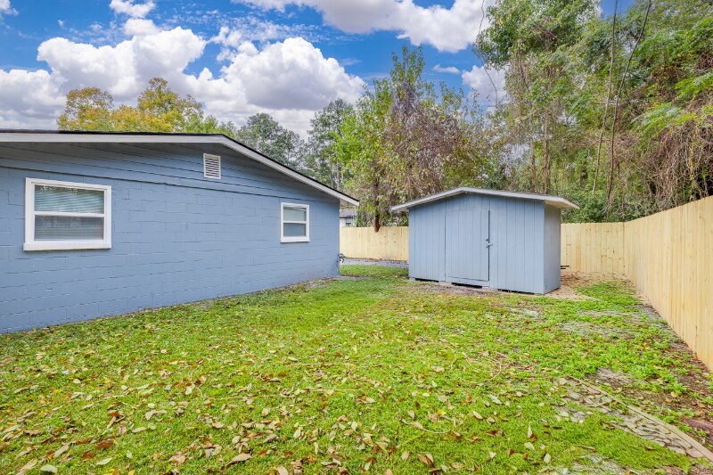 Building Photo - 105 Maple Cir