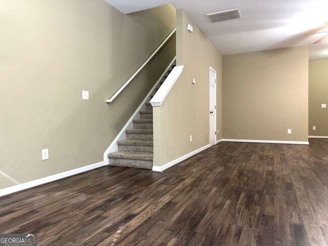 Building Photo - 538 Oakside Pl