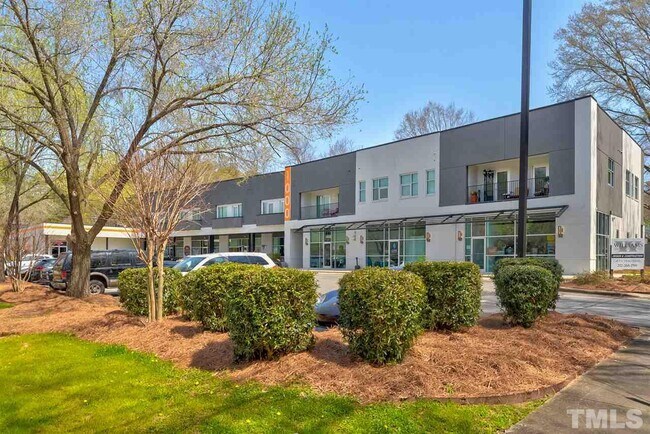 Building Photo - 1000 Brookside Dr
