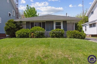 Building Photo - 4111 Parrakeet Ave