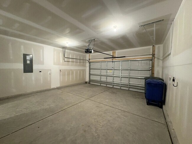 Building Photo - 2700 Grand Mdw Dr