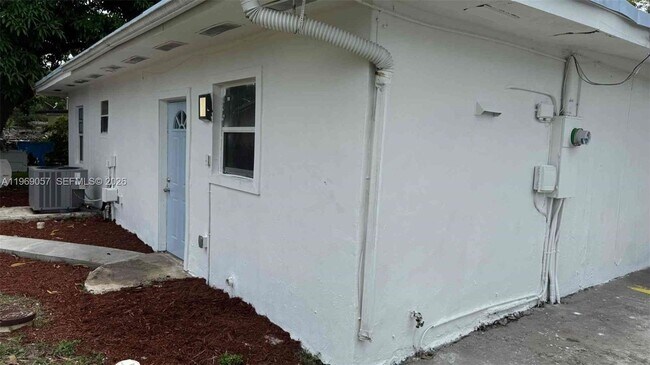 Building Photo - 16221 E Bunche Park Dr