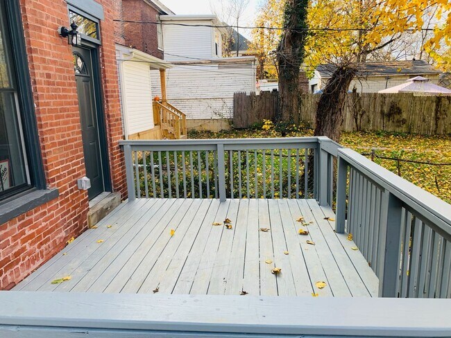 Building Photo - 3 Bedroom 2.5 Bath Just Steps from Franklin Park!!