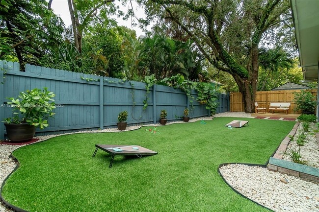 Building Photo - 312 SW 12th Ave