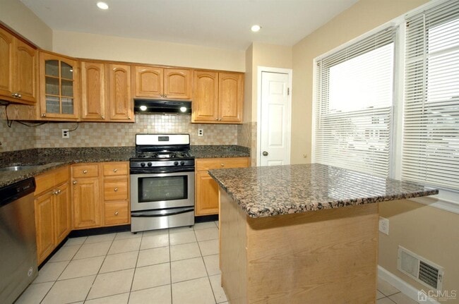 Building Photo - 17 Gardenia Ct