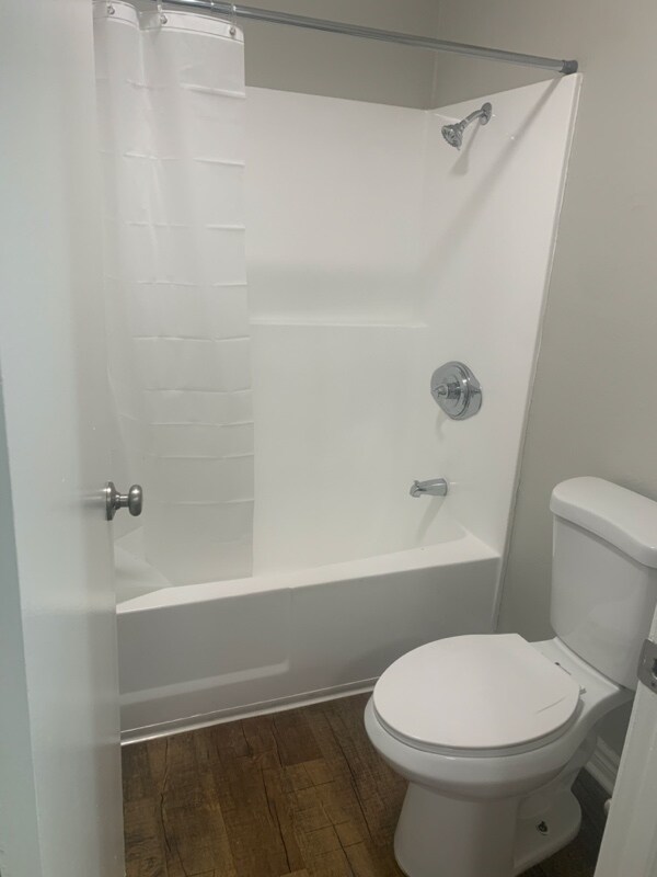 Building Photo - 7042 Fenway Dr