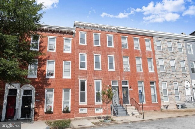 Building Photo - 1028 N Eden St