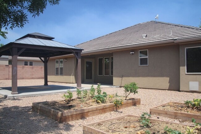 Building Photo - 4 Bedroom 2 Car Garage W/Solar (Save $$$)