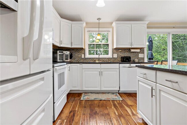 Building Photo - 374 Gardiner Rd