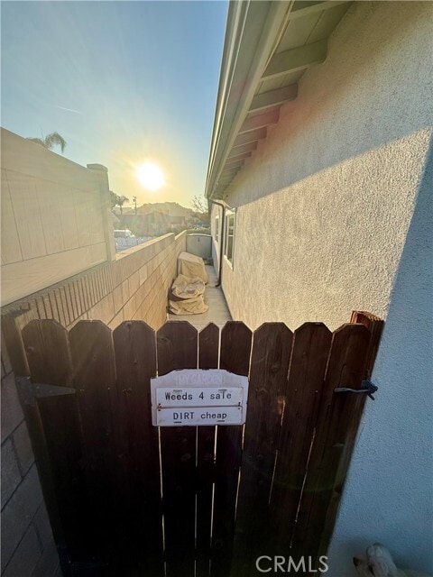 Building Photo - 722 Tressy Ave