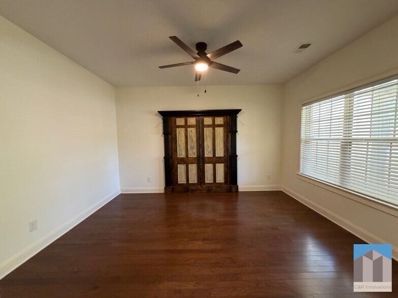 Building Photo - 4805 Carriage Bridge Ln