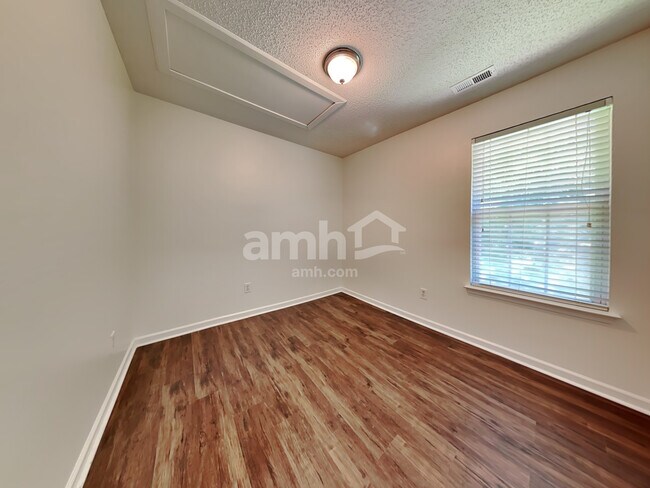 Building Photo - 6308 Dumont Ln