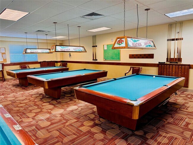 Building Photo - (55+) Newly Renovated 2br Condo in the Hea...