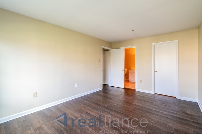 Building Photo - 8701 Grasmere Ct