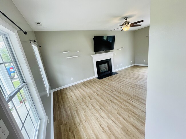 Building Photo - 303 Elk Ct