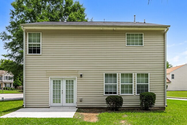 Building Photo - 7050 Silver Bend Overlook